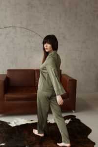 Жіноча піжама BO.Brand атласна (сорочка з довгим рукавом та штани) - Зображення 3