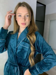 Жіноча велюрова піжама з поясом та штанами BO.Brand (колір смарагд) - Зображення 5