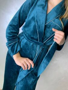 Жіноча велюрова піжама з поясом та штанами BO.Brand (колір смарагд) - Зображення 6