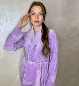 Жіноча велюрова піжама BO.Brand з поясом та штанами - Зображення 11