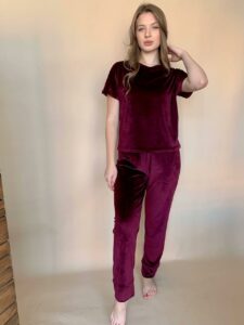 Піжама жіноча 3 в 1 велюрова BO.Brand (футболка, шорти та штани, бордовий) - Зображення 4