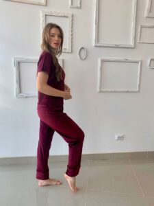 Піжама жіноча 3 в 1 велюрова BO.Brand (футболка, шорти та штани, бордовий) - Зображення 2
