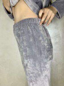 Тепла зимова велюрова жіноча піжама BO.Brand (на ґудзиках зі штанами, колір сірий) - Зображення 11