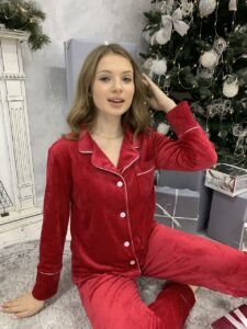 Жіноча велюрова піжама на ґудзиках BO.Brand, колір червоний - Зображення 3