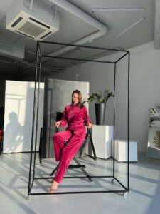 Велюрова жіноча піжама зі штанами BO.Brand (кофта та штани кюлоти з карманами, колір малиновий)