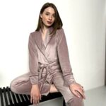 Жіноча піжама велюрова BO.Brand (із поясом та штанами, колір пудровий) - Зображення 4