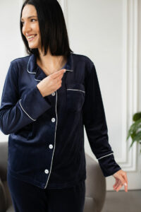 Жіноча велюрова піжама BO.Brand на ґудзиках та штани, колір синій - Зображення 3