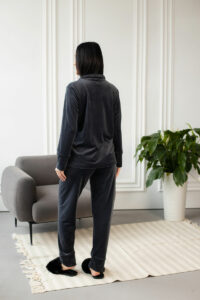 Жіноча велюрова піжама BO.Brand на ґудзиках та штани, колір графіт - Зображення 5