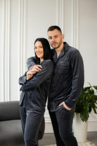 Парні піжами BO.Brand, сорочка та штани з кишенями, колір графіт - Зображення 2