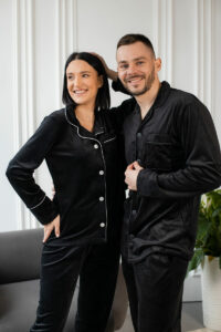 Парні піжами BO.Brand, сорочка та штани з кишенями, колір чорний - Зображення 2