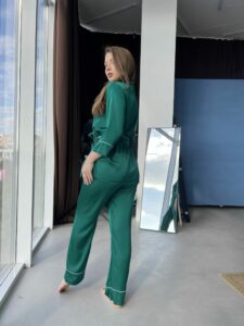 Жіноча шовкова піжама BO.Brand зеленого кольору (сорочка з поясом та штани) - Зображення 4