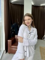 Жіноча піжама BO.Brand на ґудзиках зі штанами, колір білий - Зображення 6