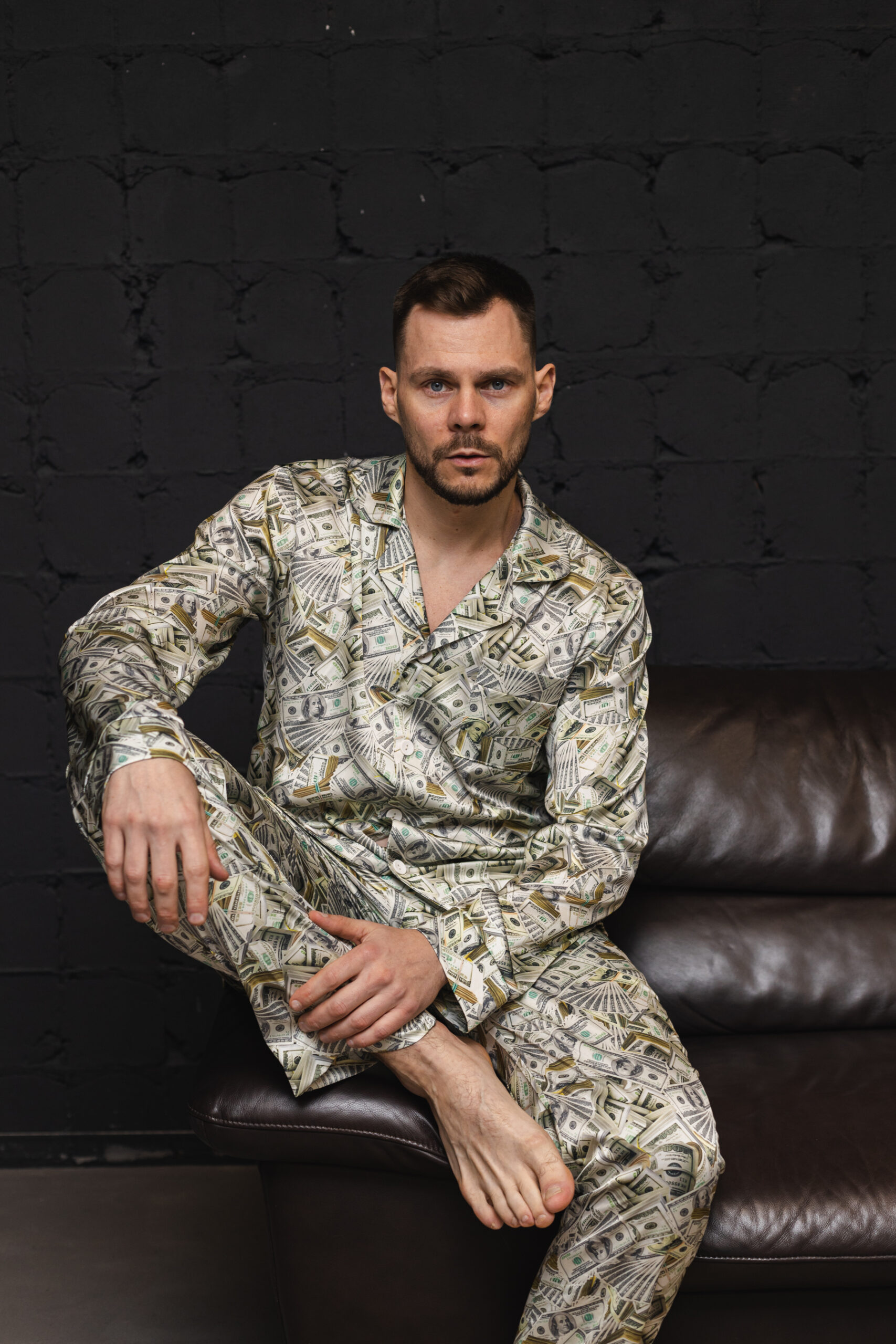 img_5387-scaled Сатинова чоловіча піжама BO.Brand принт долари - Зображення 1