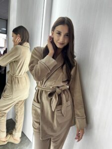 Жіноча велюрова піжама BO.Brand бежева (халат з поясом і штани) - Зображення 2