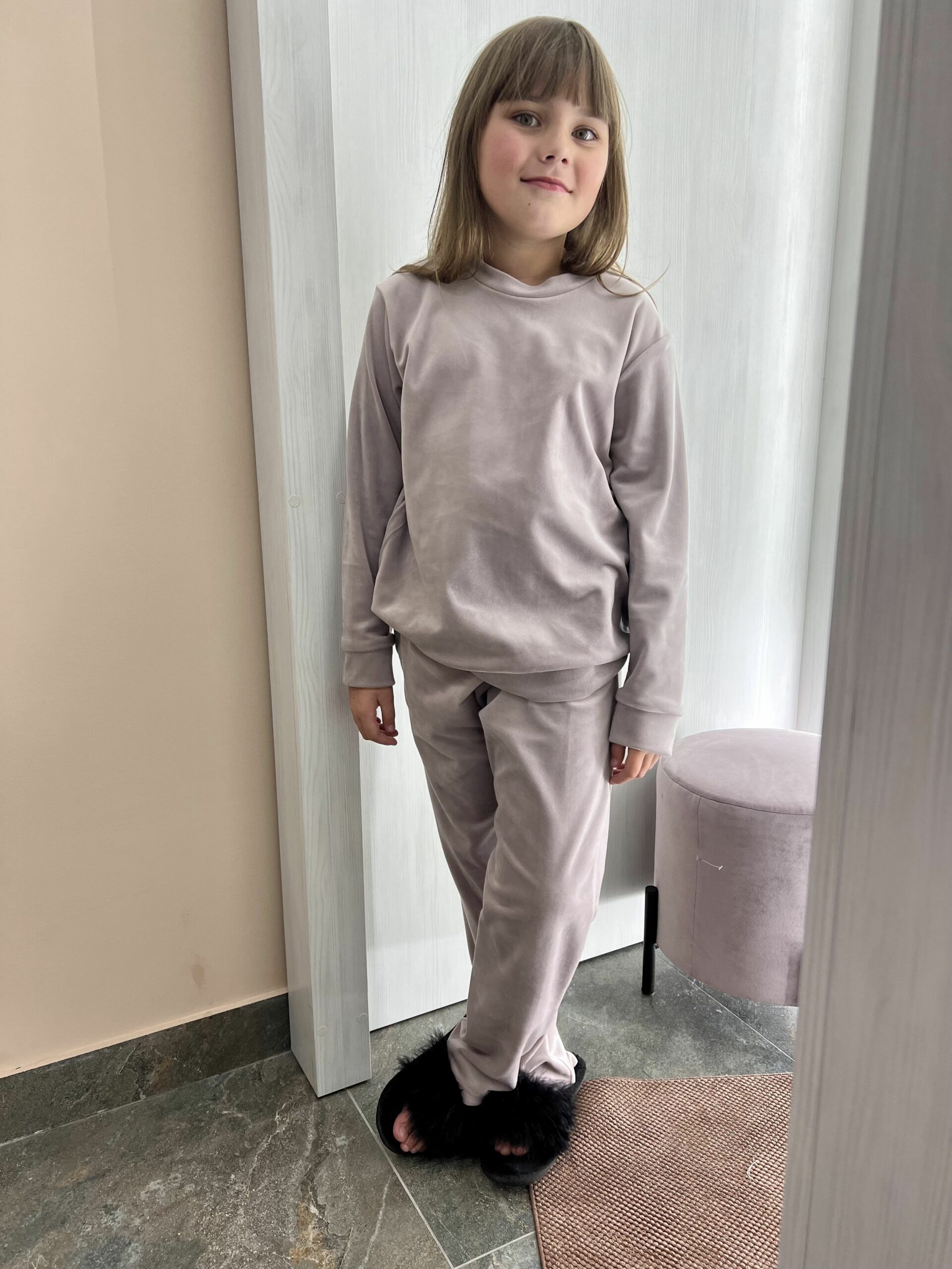 img_6135-scaled Дитяча велюрова піжама, светр зі штанами, колір пудровий - Зображення 1