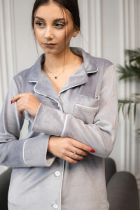 Тепла зимова велюрова жіноча піжама BO.Brand (на ґудзиках зі штанами, колір сірий) - Зображення 2