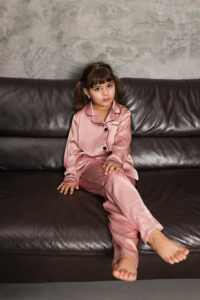 Дитяча шовкова піжама BO.Brand в кольорі пудра