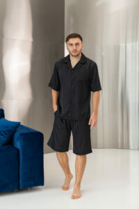 Піжама чоловіча шовкова BO.Brand шорти і сорочка в чорному кольорі - Зображення 5