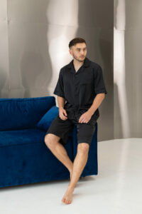 Піжама чоловіча шовкова BO.Brand шорти і сорочка в чорному кольорі