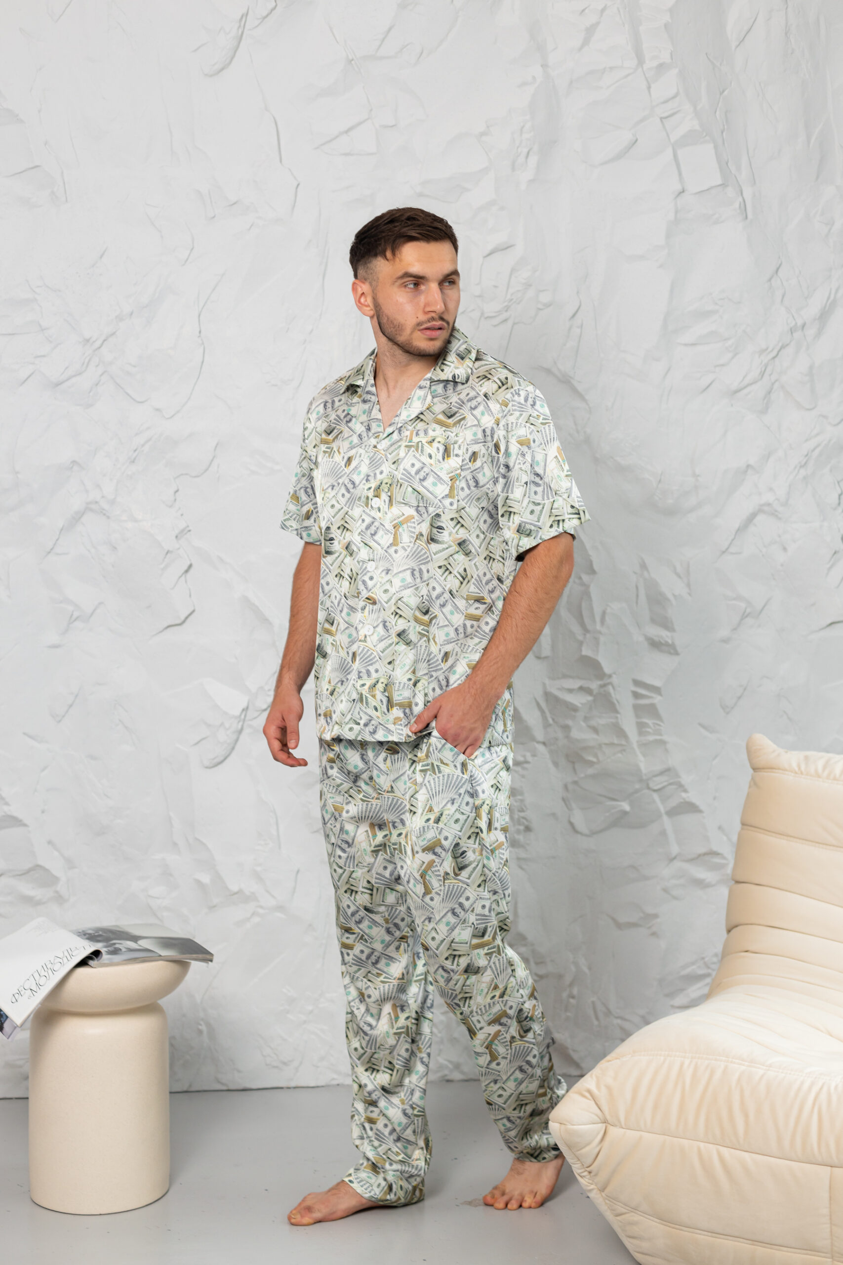 img_9582-scaled Шовкова чоловіча піжама BO.Brand принт долари - Зображення 1