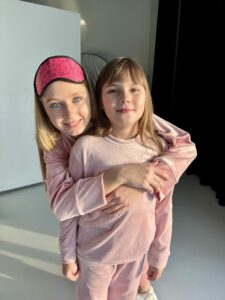 Дитяча велюрова піжама BO.Brand светр зі штанами, колір рожевий - Зображення 4