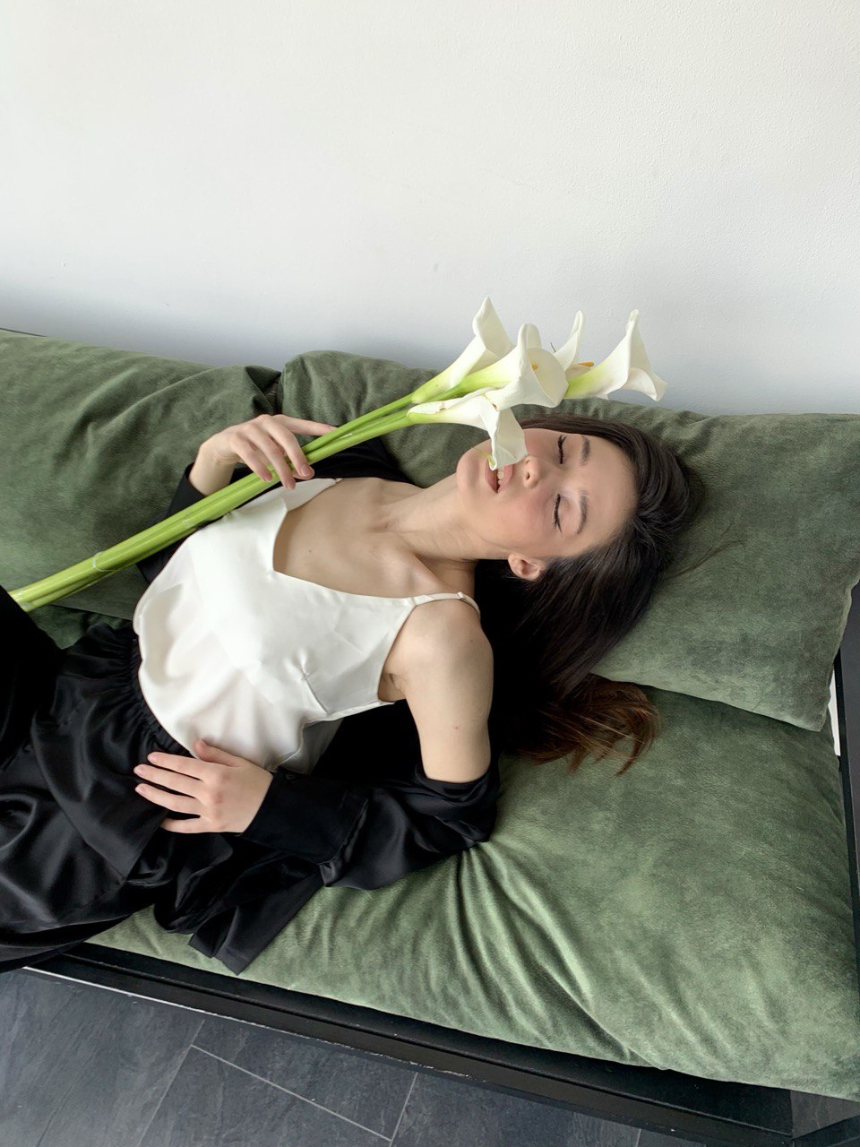 photo1707167338 Жіноча шовкова майка BO.Brand колір білий - Зображення 1