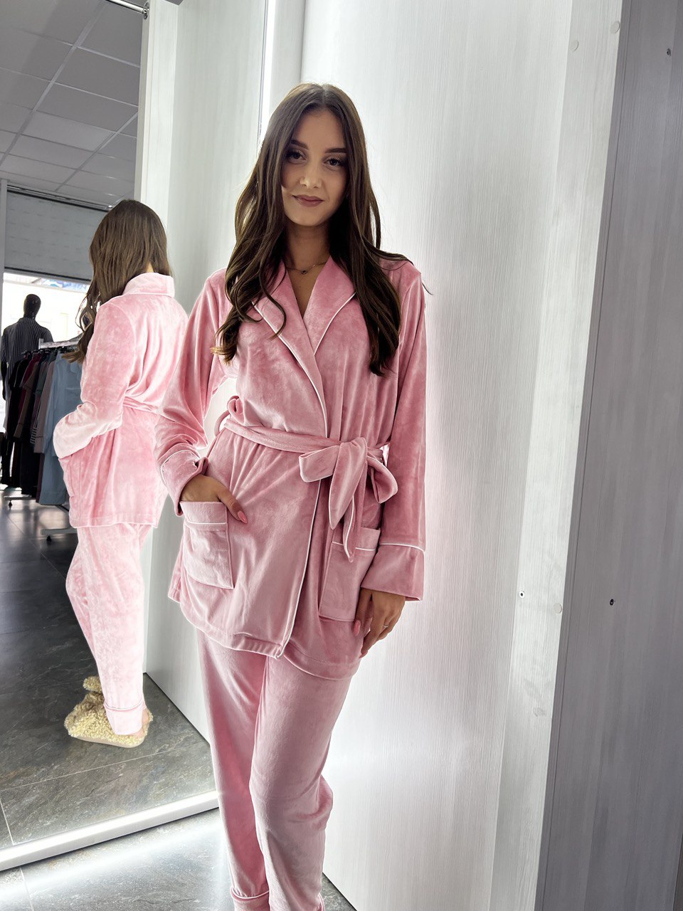 photo1708424014 Жіноча велюрова піжама BO.Brand з поясом та штанами - Зображення 1