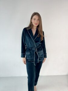 Жіноча велюрова піжама з поясом та штанами BO.Brand (колір смарагд) - Зображення 2