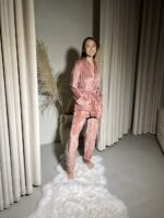 Жіноча піжама велюрова BO.Brand (із поясом та штанами, колір пудровий)